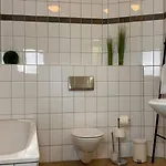 Gaestewohnung Fuer 4 Personen 100 Qm² ノイツェレ