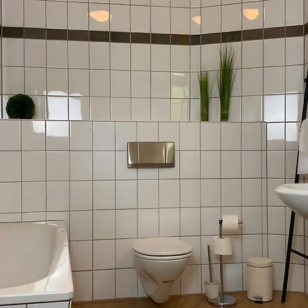 Gaestewohnung Fuer 4 Personen 100 Qm² נויצלה